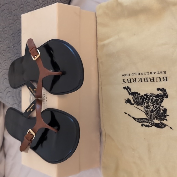 Burberry flip flops - Picture 2 of 4